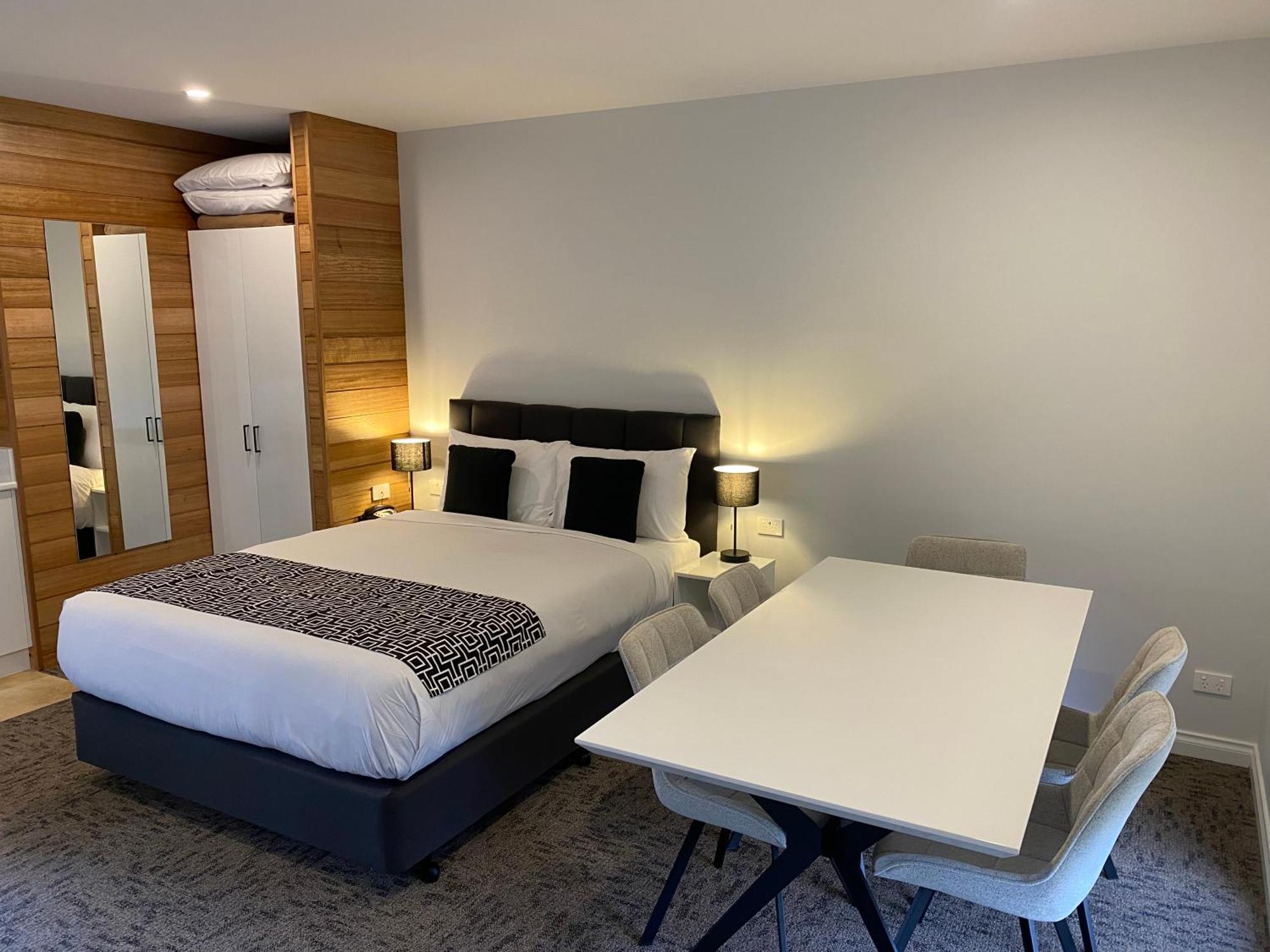 Sovereign Park Motor Inn Ballarat Exterior photo
